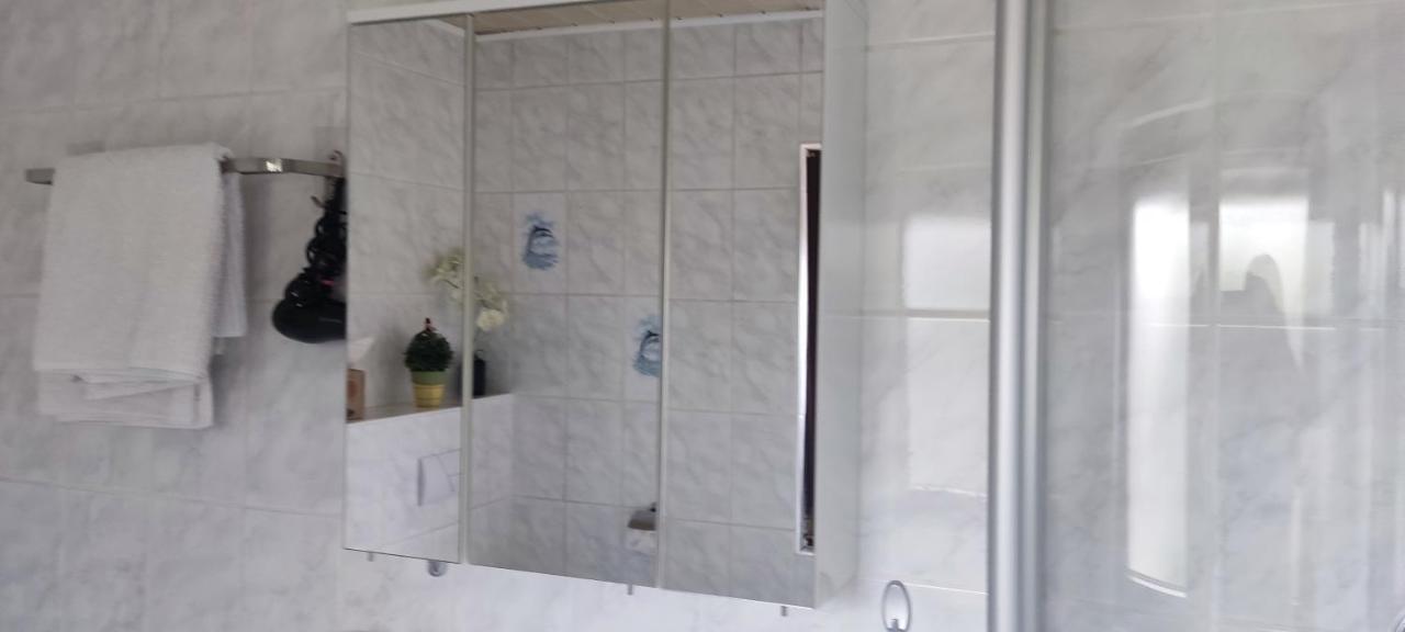 Schoene 3 Zi. Ferienwohnung Vor Den Toren Frankfurt Dreieich Buitenkant foto
