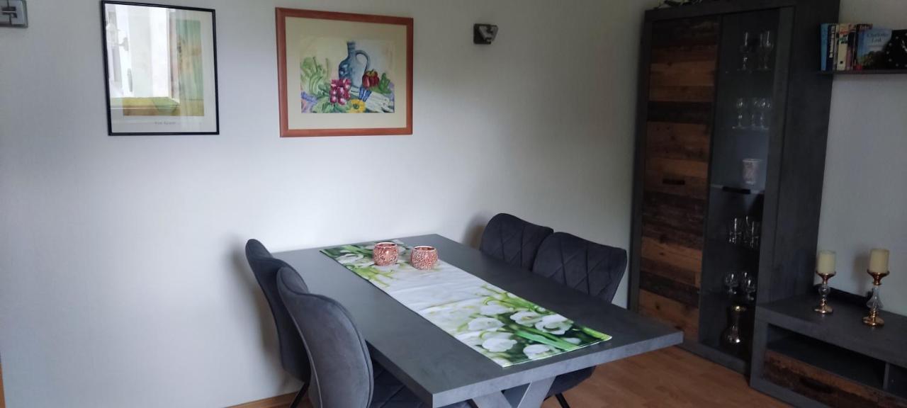 Schoene 3 Zi. Ferienwohnung Vor Den Toren Frankfurt Dreieich Buitenkant foto